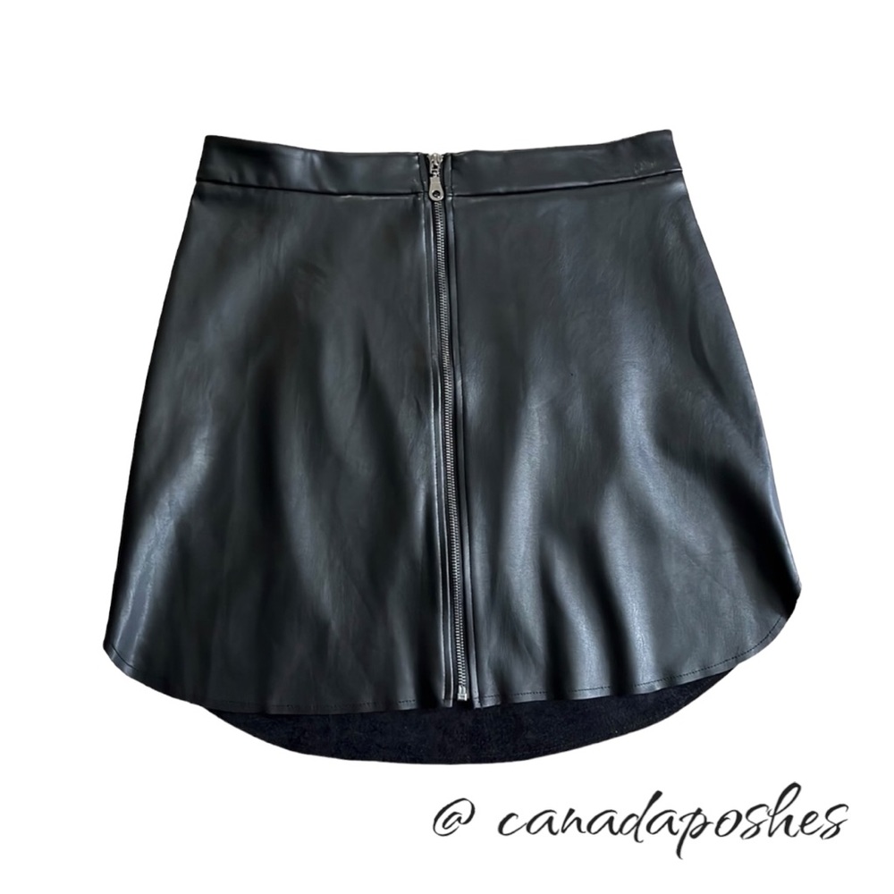 Guess faux leather skirt NWT Medium Front Zip
